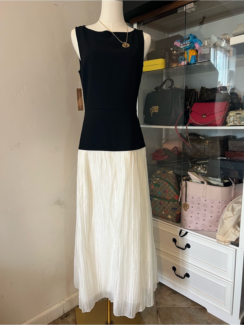 Kourt Black and white dress - Picture 5 of 9